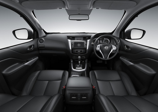 2015-Nissan-Navara-NP300-interior