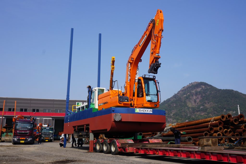 Dredging equipment continent on sale